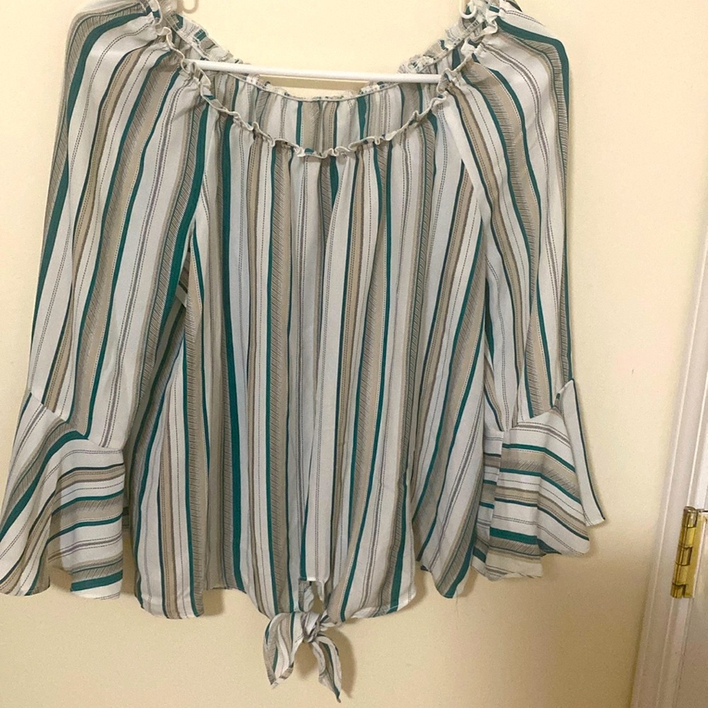 BCX Juniors' Bell-Sleeve Top Size Small